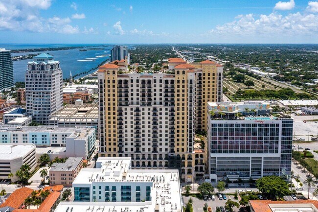 Building Photo - 701 S Olive Ave