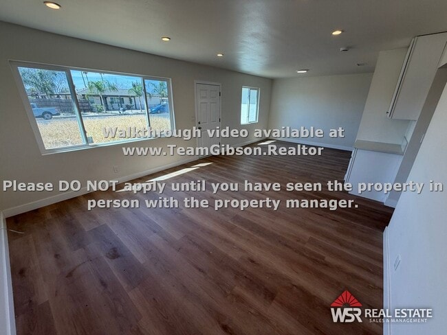 Building Photo - 3 Bedroom - 1 1/2 Bathroom Home on a Large Lot