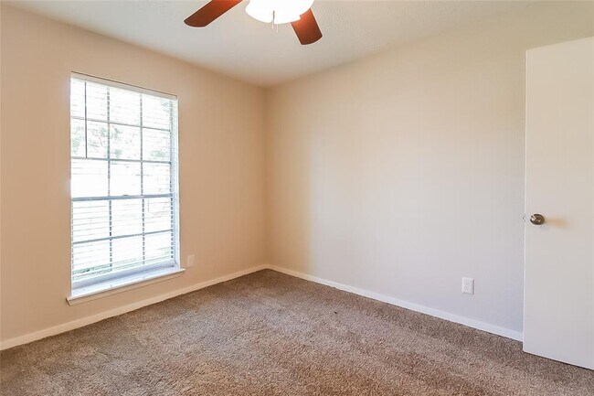 Building Photo - 4430 Rosegate Dr