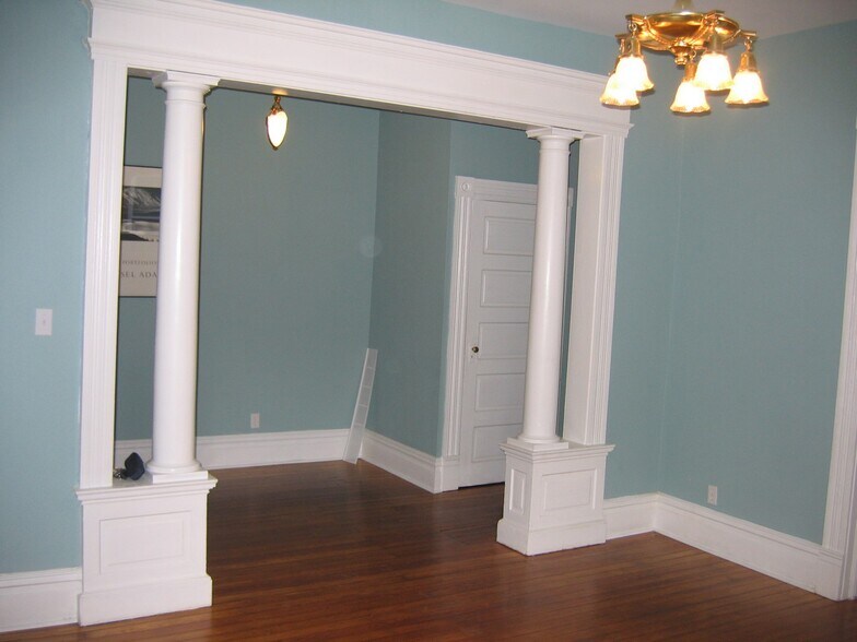 Building Photo - 212 Campsie Pl