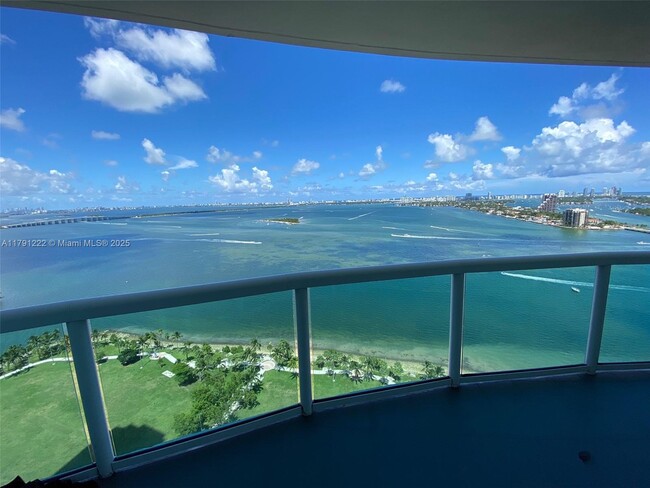 Building Photo - 1800 N Bayshore Dr