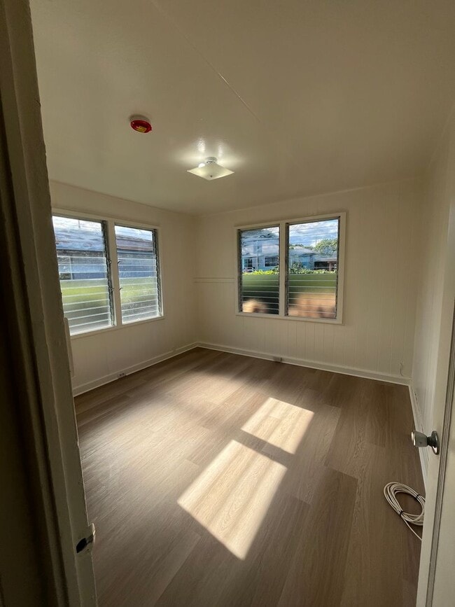 Building Photo - Oneula