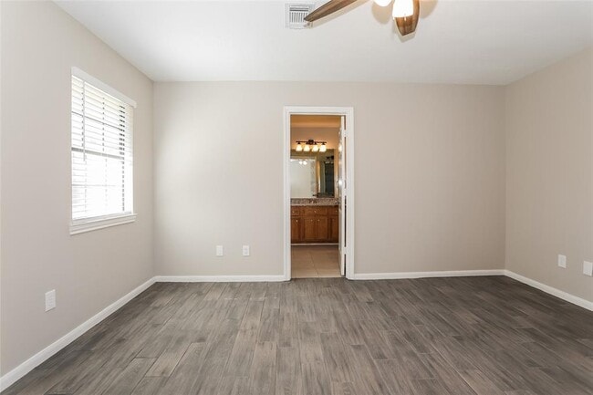 Building Photo - 28419 Champion Oaks Dr