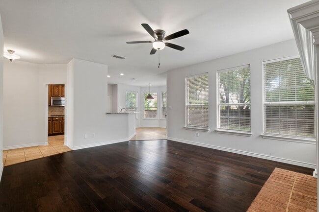 Building Photo - 5910 Spring Hill Dr