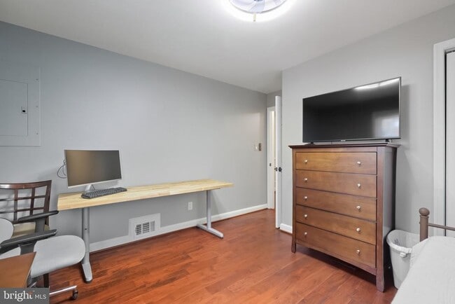 Building Photo - 7137 Murray Ln