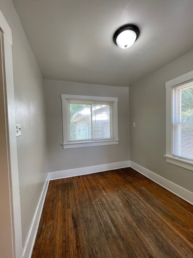 Building Photo - 1238 E Bon Air Ct