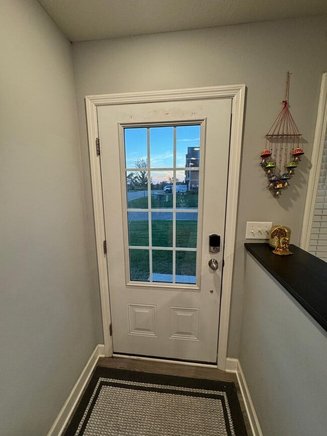 Building Photo - Stunning End Unit 3bed 3bath Townhome in W...