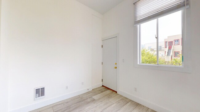 Building Photo - 759 6th Ave
