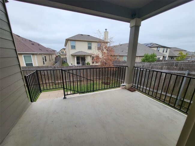 Building Photo - 817 Solitude Dr