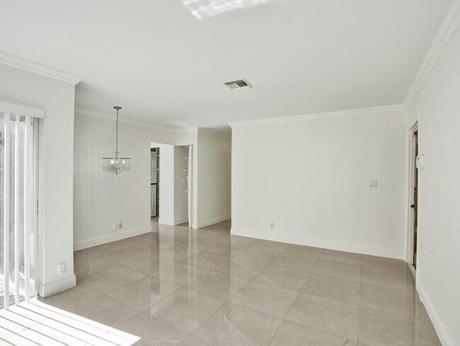 Building Photo - 1257 NW 91st Ave