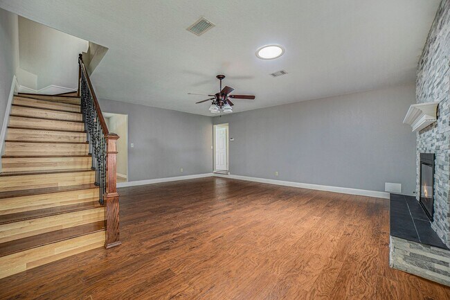 Building Photo - Nestled in the heart of Southlake, this beautifully maintained 4-bedroom, 3-bath single-family ho...