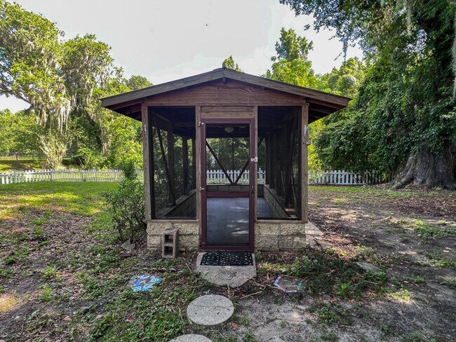 Building Photo - 2277 - McIntosh