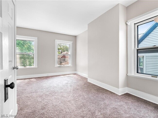 Building Photo - 6110 W Clinton Ave
