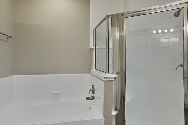 Building Photo - 3830 Paigewood Dr