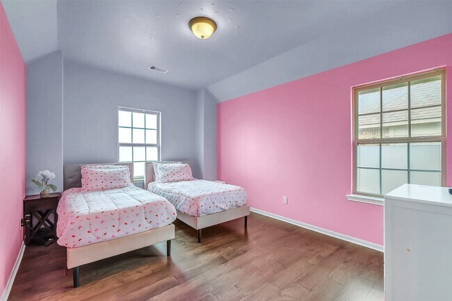 Building Photo - 2610 Orleans Way