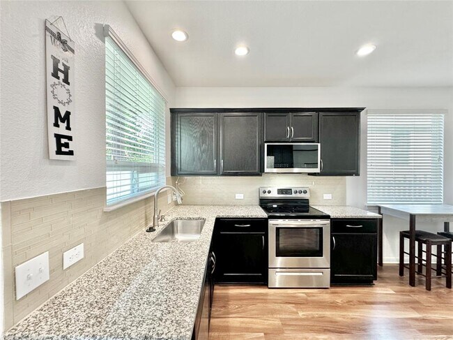 Building Photo - 1701 Logan Dr