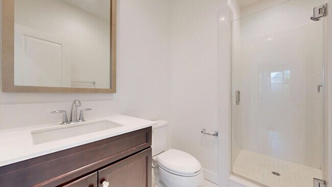 Building Photo - Bright & Beautiful 4 Bedroom 3 Full Bathroom Home!