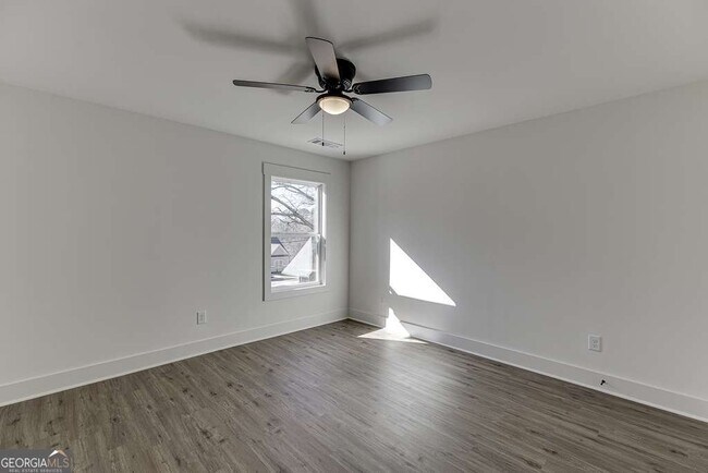 Building Photo - 569 Clayton St