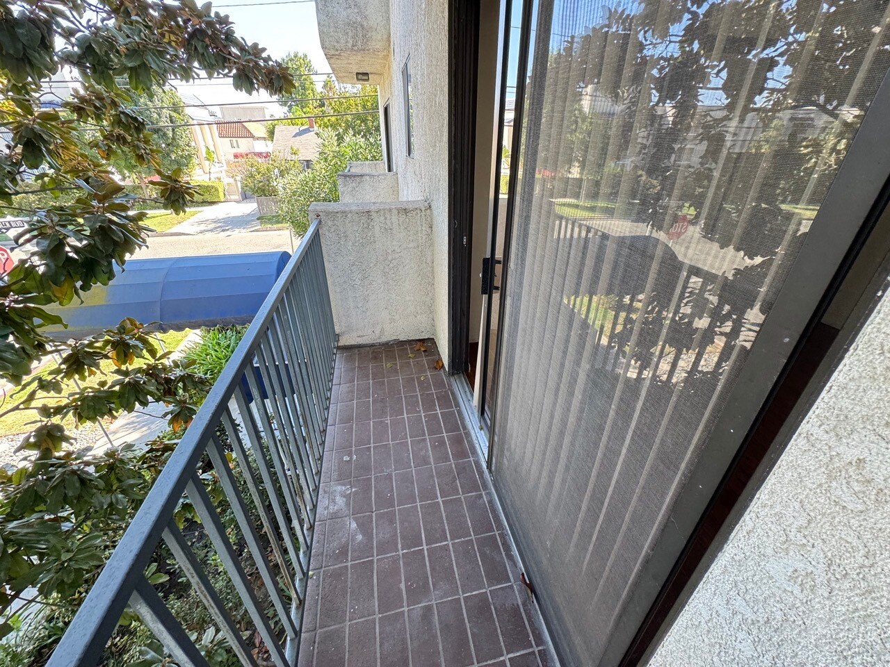 Building Photo - 4268 Beverly Glen Blvd