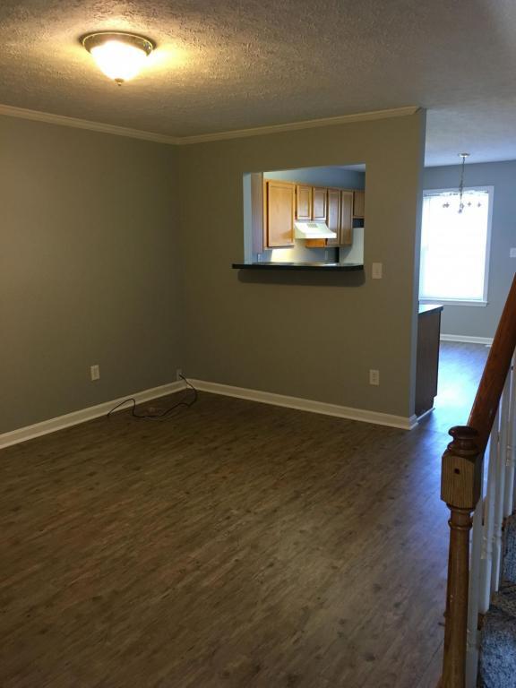 Building Photo - 619 Iowa Ave