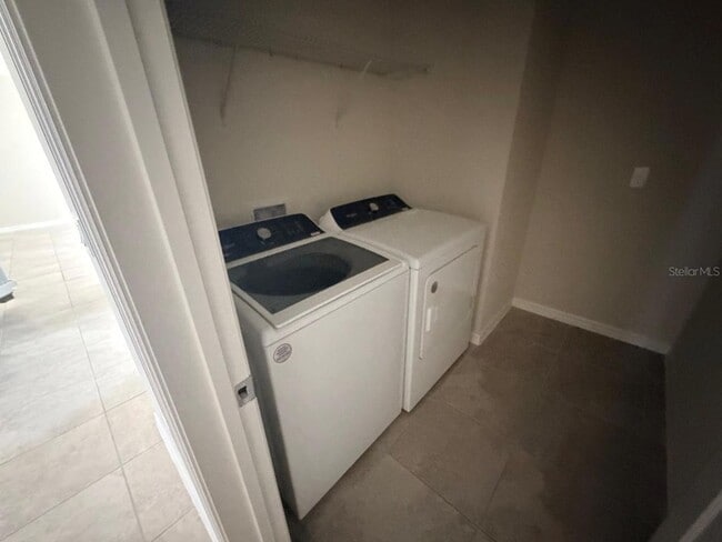 Building Photo - 3845 Blue Vale Dr