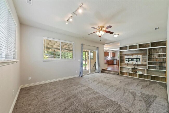 Building Photo - North End corner lot with garden and TONS ...