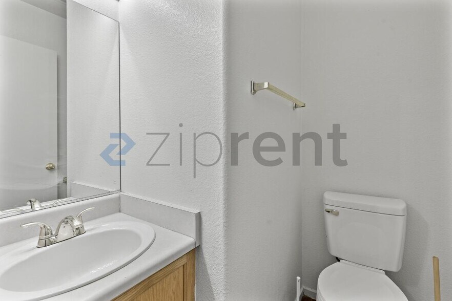 Building Photo - Unit 120