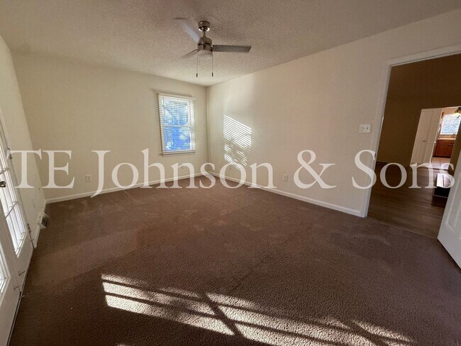 Building Photo - Charming 3-Bedroom Home with Rocking Chair Porch and Screened Back Patio