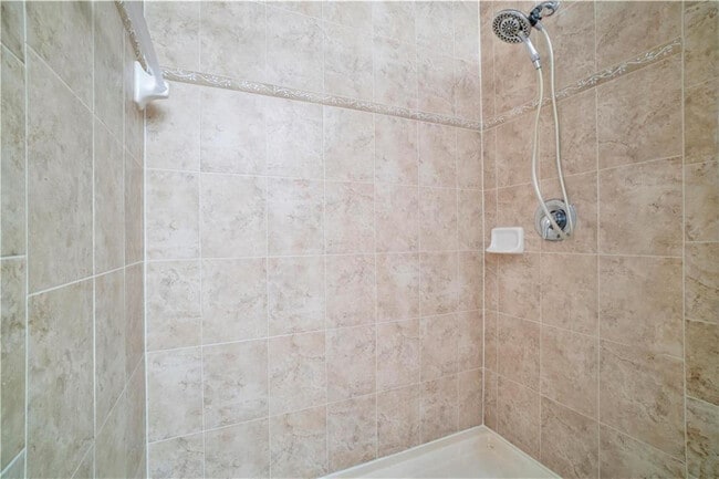 Building Photo - 6373 Landings Way