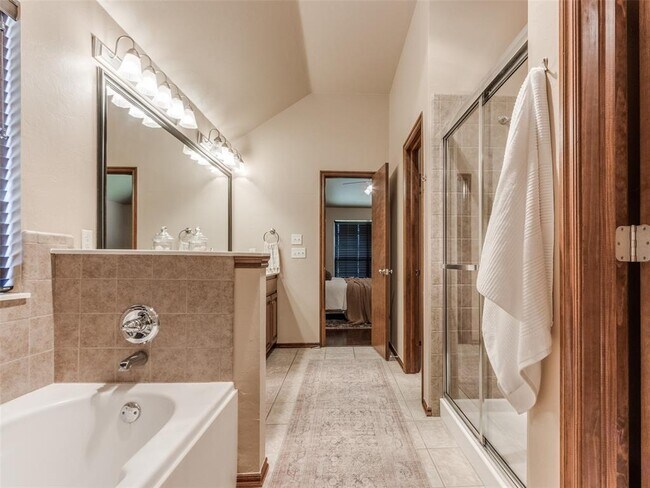 Building Photo - 16616 Hardwood Pl