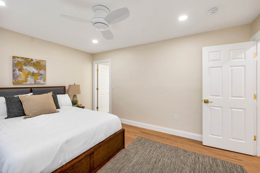 Building Photo - 50 Brookside, O3