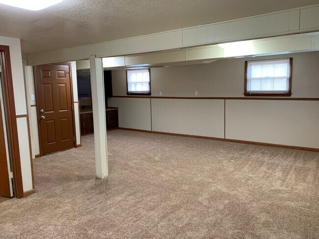 Building Photo - 1205 Scott Dr