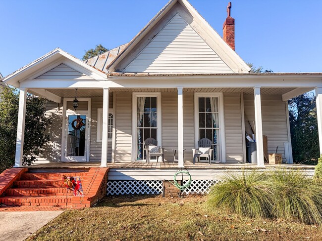 Primary Photo - 117 E Main St