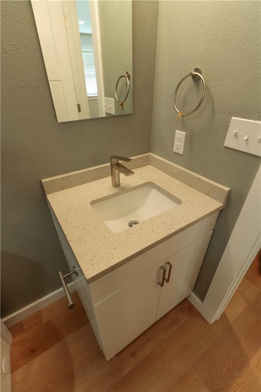 Building Photo - 811 N Pleasant St