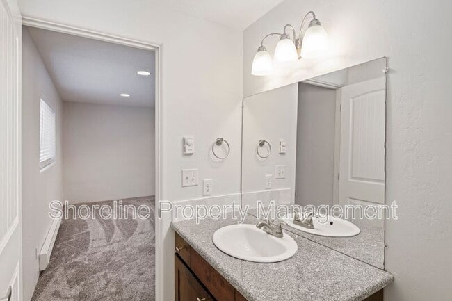 Building Photo - 2110 Brittany Ln