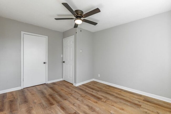 Building Photo - 1010 Glenwood Dr