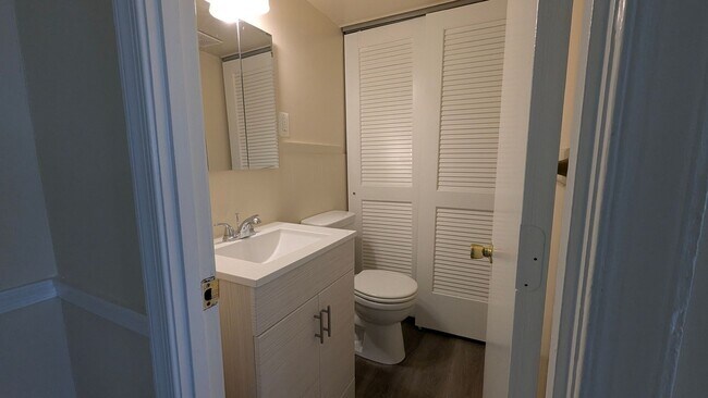 Building Photo - Charming 3 Bed And 1.5 Bath Townhome In Georgetown South