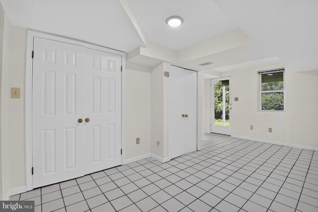 Building Photo - 7823 Marion Ln