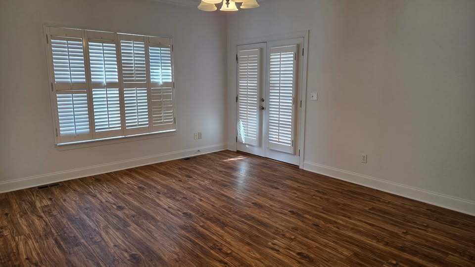 Building Photo - 324 Avenue of the Oaks