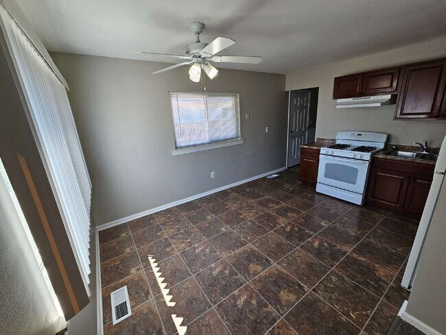 Building Photo - 3-Bedroom Ranch, Nice Kitchen, Good Sized Bedrooms, Double Wide Driveway, Big Backyard. Move In R...