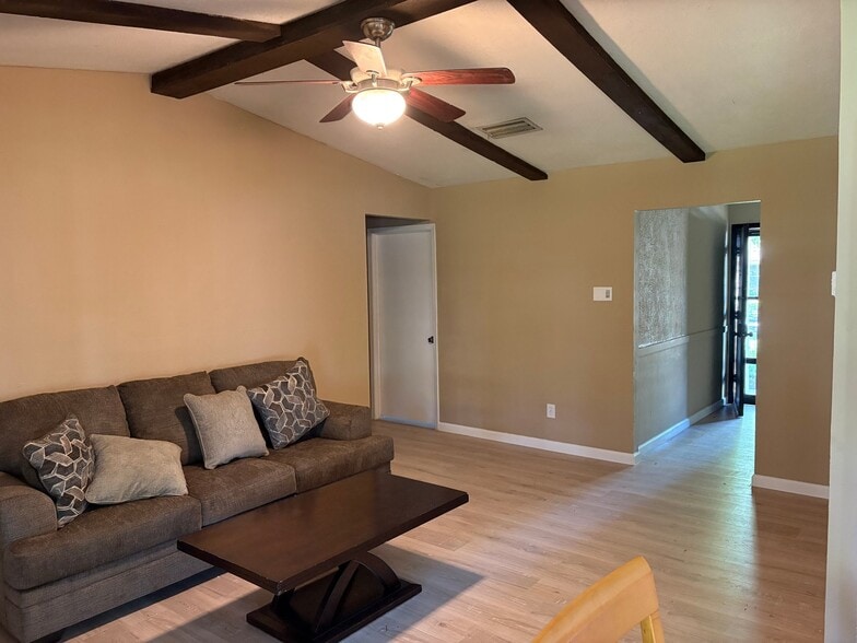 Building Photo - 724 Melinda Dr