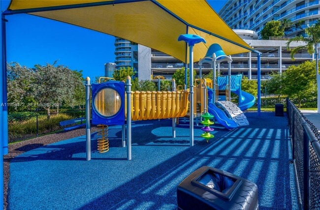 Building Photo - 14951 Royal Oaks Ln