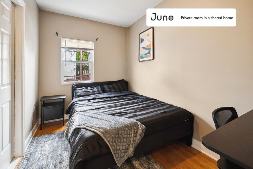 Primary Photo - Private bedroom in 3 bed/1 bath Home