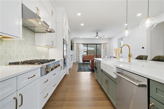 Building Photo - 2042 Juliette Ave