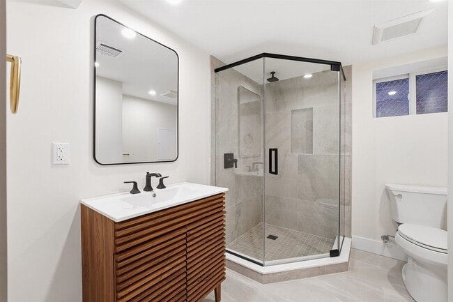 Building Photo - 25 Lembeck Ave