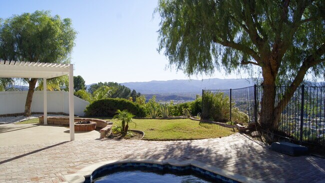 Building Photo - 27403 Garza Dr