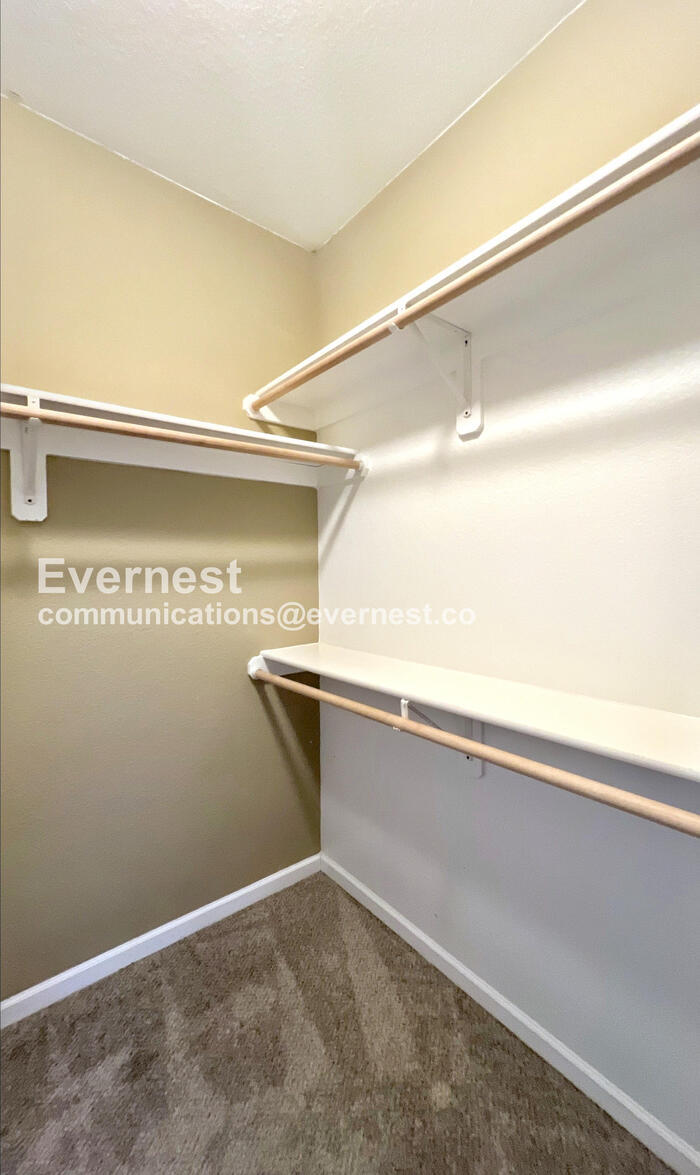 Building Photo - 5245 Overland Dr