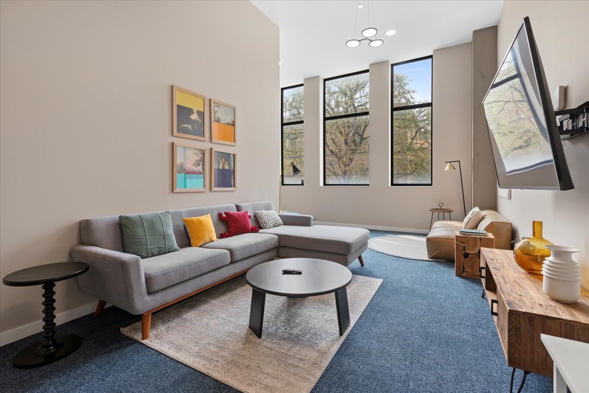 Building Photo - 4820 N Wolcott Ave