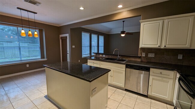 Building Photo - 5602 Walkabout Way