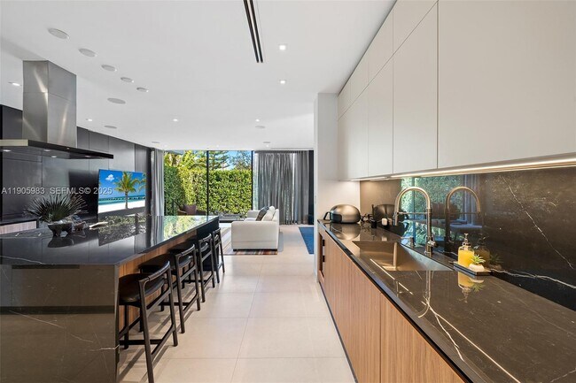 Building Photo - 4585 Nautilus Dr